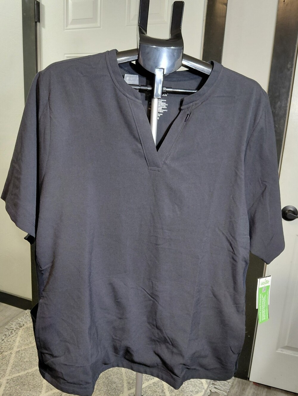 NEW Cuddl Duds Scrubs Split Neck Black 4 Pocket Scrub Top V-neck SIZE WOMENS 3X